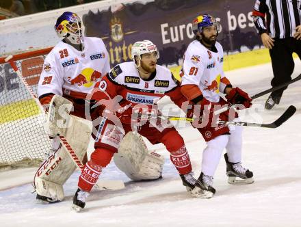 EBEL. Eishockey Bundesliga. KAC gegen 	EC Red Bull Salzburg. Matthew Neal,  (KAC),  Bernhard Starkbaum, Dominique Heinrich (Salzburg). Klagenfurt, am 17.3.2017.
Foto: Kuess

---
pressefotos, pressefotografie, kuess, qs, qspictures, sport, bild, bilder, bilddatenbank