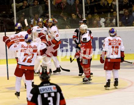EBEL. Eishockey Bundesliga. KAC gegen 	EC Red Bull Salzburg. Torjubel  Matthias Trattnig, Layne Viveiros, John Hughes, Thomas Raffl (Salzburg). Klagenfurt, am 17.3.2017.
Foto: Kuess

---
pressefotos, pressefotografie, kuess, qs, qspictures, sport, bild, bilder, bilddatenbank