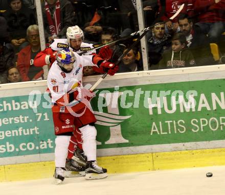 EBEL. Eishockey Bundesliga. KAC gegen 	EC Red Bull Salzburg. Ziga Pance, (KAC),  Dominique Heinrich (Salzburg). Klagenfurt, am 17.3.2017.
Foto: Kuess

---
pressefotos, pressefotografie, kuess, qs, qspictures, sport, bild, bilder, bilddatenbank