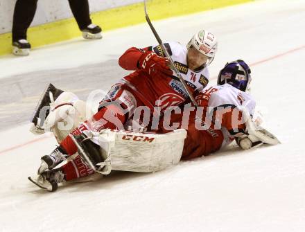 EBEL. Eishockey Bundesliga. KAC gegen 	EC Red Bull Salzburg. Jamie Lundmark,  (KAC), Bernhard Starkbaum  (Salzburg). Klagenfurt, am 17.3.2017.
Foto: Kuess

---
pressefotos, pressefotografie, kuess, qs, qspictures, sport, bild, bilder, bilddatenbank