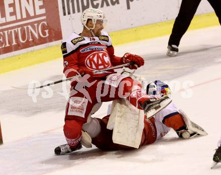 EBEL. Eishockey Bundesliga. KAC gegen 	EC Red Bull Salzburg. Jamie Lundmark,  (KAC), Bernhard Starkbaum  (Salzburg). Klagenfurt, am 17.3.2017.
Foto: Kuess

---
pressefotos, pressefotografie, kuess, qs, qspictures, sport, bild, bilder, bilddatenbank