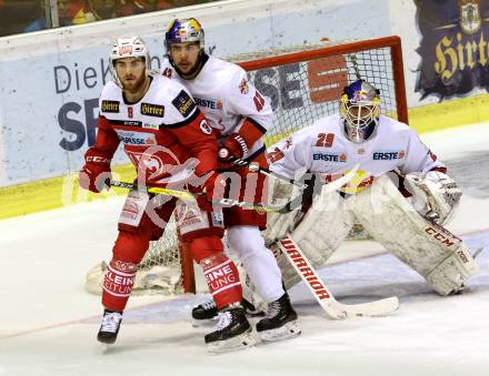 EBEL. Eishockey Bundesliga. KAC gegen 	EC Red Bull Salzburg. Matthew Neal,  (KAC), Layne Viveiros, Bernhard Starkbaum  (Salzburg). Klagenfurt, am 17.3.2017.
Foto: Kuess

---
pressefotos, pressefotografie, kuess, qs, qspictures, sport, bild, bilder, bilddatenbank