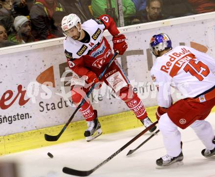 EBEL. Eishockey Bundesliga. KAC gegen 	EC Red Bull Salzburg. Mark Hurtubise,  (KAC),  Manuel Latusa (Salzburg). Klagenfurt, am 17.3.2017.
Foto: Kuess

---
pressefotos, pressefotografie, kuess, qs, qspictures, sport, bild, bilder, bilddatenbank