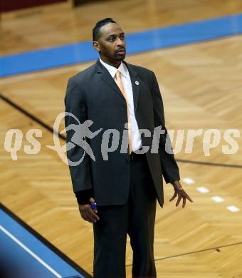 Basketball 2. Bundesliga. GD 21. Runde. KOS Celovec gegen BBU Salzburg.  Trainer Aaron Mitchell  (Salzburg). Klagenfurt, am 18.3.2017.
Foto: Kuess
---
pressefotos, pressefotografie, kuess, qs, qspictures, sport, bild, bilder, bilddatenbank
