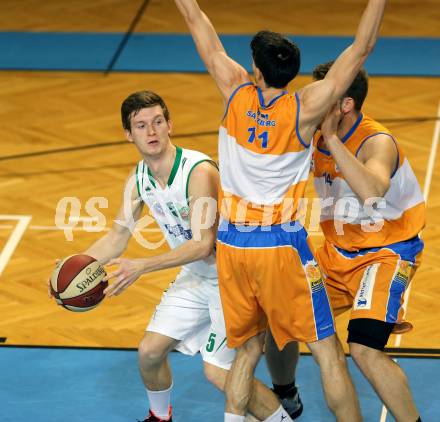 Basketball 2. Bundesliga. GD 21. Runde. KOS Celovec gegen BBU Salzburg.  Andi Smrtnik,  (KOS Celovec), Dusan Oluic, Jasmin Tomas (Salzburg). Klagenfurt, am 18.3.2017.
Foto: Kuess
---
pressefotos, pressefotografie, kuess, qs, qspictures, sport, bild, bilder, bilddatenbank
