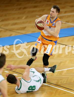 Basketball 2. Bundesliga. GD 21. Runde. KOS Celovec gegen BBU Salzburg.  Simon Pasterk,  (KOS Celovec), Georg Lampl (Salzburg). Klagenfurt, am 18.3.2017.
Foto: Kuess
---
pressefotos, pressefotografie, kuess, qs, qspictures, sport, bild, bilder, bilddatenbank