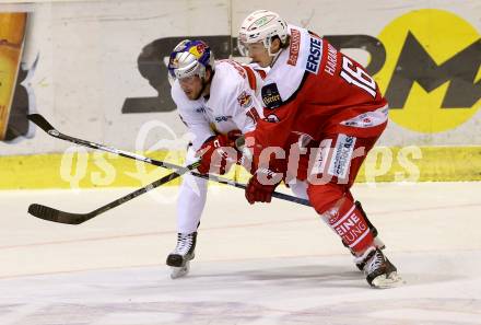 EBEL. Eishockey Bundesliga. KAC gegen 	EC Red Bull Salzburg. Patrick Harand,  (KAC),  Lukas Kainz (Salzburg). Klagenfurt, am 17.3.2017.
Foto: Kuess

---
pressefotos, pressefotografie, kuess, qs, qspictures, sport, bild, bilder, bilddatenbank