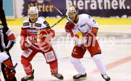 EBEL. Eishockey Bundesliga. KAC gegen 	EC Red Bull Salzburg. Manuel Geier,  (KAC),  John Hughes (Salzburg). Klagenfurt, am 26.3.2017.
Foto: Kuess

---
pressefotos, pressefotografie, kuess, qs, qspictures, sport, bild, bilder, bilddatenbank