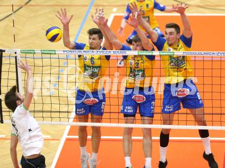 Volleyball. DenizBank AG Volley League Men. Semifinale. SK Posojilnica Aich/Dob gegen UVC Holding Graz. Anton Lukas Menner, Michal Hruska, Peter Mlynarcik (Aich/Dob), Tobias Koraimann (Graz). Bleiburg, am 25.3.2017.
Foto: Kuess
---
pressefotos, pressefotografie, kuess, qs, qspictures, sport, bild, bilder, bilddatenbank