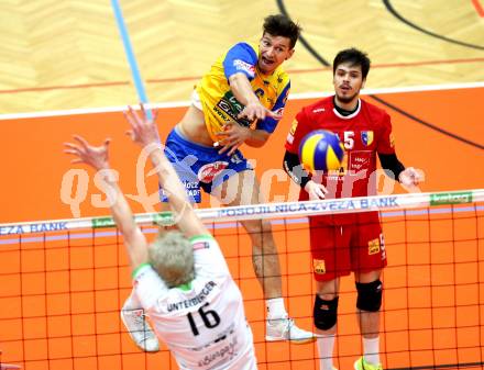 Volleyball. DenizBank AG Volley League Men. Semifinale. SK Posojilnica Aich/Dob gegen UVC Holding Graz. Anton Lukas Menner, Martin Nicolas Weber (Aich/Dob), Clemens Unterberger (Graz). Bleiburg, am 25.3.2017.
Foto: Kuess
---
pressefotos, pressefotografie, kuess, qs, qspictures, sport, bild, bilder, bilddatenbank