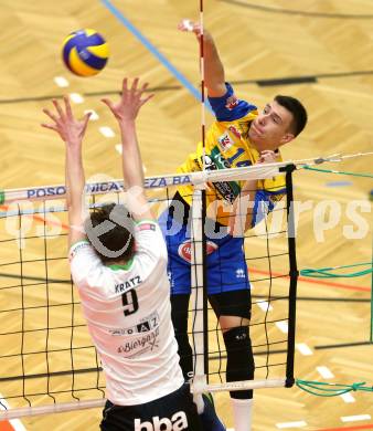 Volleyball. DenizBank AG Volley League Men. Semifinale. SK Posojilnica Aich/Dob gegen UVC Holding Graz. Anestis Dalakouras (Aich/Dob), Johannes Kratz (Graz). Bleiburg, am 25.3.2017.
Foto: Kuess
---
pressefotos, pressefotografie, kuess, qs, qspictures, sport, bild, bilder, bilddatenbank