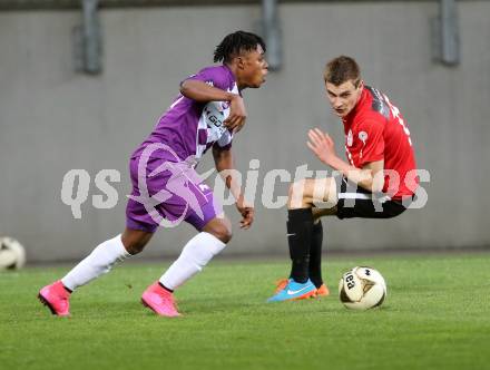 Fussball Regionalliga. SK Austria Klagenfurt gegen St. Florian. Bernard Amponsah,  (Klagenfurt), Dominic Winkler (St. Florian). Klagenfurt, am 31.3.2017.
Foto: Kuess
---
pressefotos, pressefotografie, kuess, qs, qspictures, sport, bild, bilder, bilddatenbank