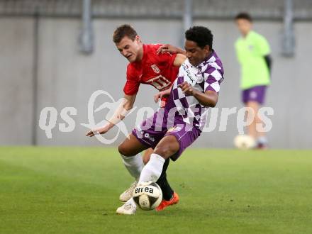 Fussball Regionalliga. SK Austria Klagenfurt gegen St. Florian. Sandro Jose Da Silva,  (Klagenfurt), Dominic Winkler (St. Florian). Klagenfurt, am 31.3.2017.
Foto: Kuess
---
pressefotos, pressefotografie, kuess, qs, qspictures, sport, bild, bilder, bilddatenbank