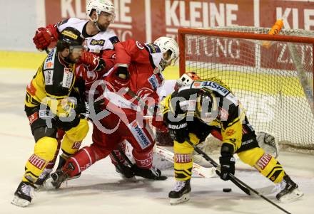 EBEL. Eishockey Bundesliga. KAC gegen 	UPC Vienna Capitals. Ziga Pance (KAC),   Jerry Pollastrone, Rafael Rotter (Vienna Capitals). Klagenfurt, am 2.4.2017.
Foto: Kuess

---
pressefotos, pressefotografie, kuess, qs, qspictures, sport, bild, bilder, bilddatenbank