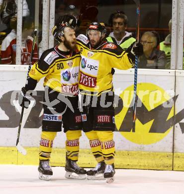 EBEL. Eishockey Bundesliga. KAC gegen 	UPC Vienna Capitals. Torjubel Kelsey Tessier, Aaron Brocklehurst, (Vienna Capitals). Klagenfurt, am 2.4.2017.
Foto: Kuess

---
pressefotos, pressefotografie, kuess, qs, qspictures, sport, bild, bilder, bilddatenbank