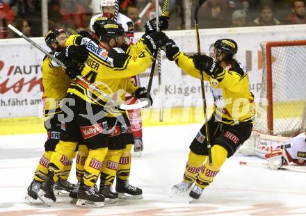 EBEL. Eishockey Bundesliga. KAC gegen 	UPC Vienna Capitals. Torjubel Jerry Pollastrone , Riley Holzapfel, Kelsey Tessier, Jamie Fraser (Vienna Capitals). Klagenfurt, am 2.4.2017.
Foto: Kuess

---
pressefotos, pressefotografie, kuess, qs, qspictures, sport, bild, bilder, bilddatenbank