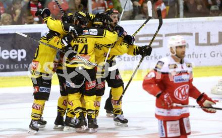 EBEL. Eishockey Bundesliga. KAC gegen 	UPC Vienna Capitals. Torjubel Jerry Pollastrone , Riley Holzapfel, Kelsey Tessier, Jamie Fraser (Vienna Capitals). Klagenfurt, am 2.4.2017.
Foto: Kuess

---
pressefotos, pressefotografie, kuess, qs, qspictures, sport, bild, bilder, bilddatenbank