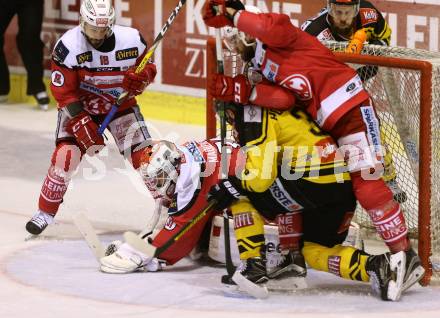 EBEL. Eishockey Bundesliga. KAC gegen 	UPC Vienna Capitals. Thomas Koch,  Martin Schumnig , David Madlener (KAC), Jerry Pollastrone  (Vienna Capitals). Klagenfurt, am 2.4.2017.
Foto: Kuess

---
pressefotos, pressefotografie, kuess, qs, qspictures, sport, bild, bilder, bilddatenbank