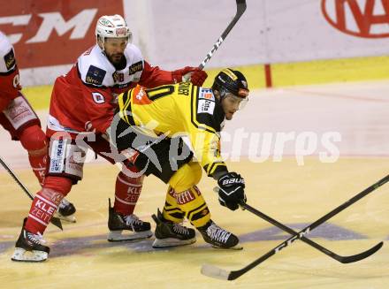 EBEL. Eishockey Bundesliga. KAC gegen 	UPC Vienna Capitals. Thomas Koch (KAC),   Benjamin Nissner (Vienna Capitals). Klagenfurt, am 2.4.2017.
Foto: Kuess

---
pressefotos, pressefotografie, kuess, qs, qspictures, sport, bild, bilder, bilddatenbank