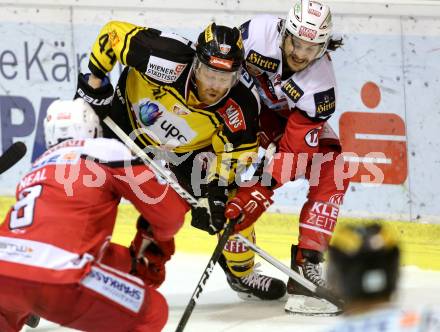 EBEL. Eishockey Bundesliga. KAC gegen 	UPC Vienna Capitals. Manuel Ganahl  (KAC),   Jamie Fraser  (Vienna Capitals). Klagenfurt, am 2.4.2017.
Foto: Kuess

---
pressefotos, pressefotografie, kuess, qs, qspictures, sport, bild, bilder, bilddatenbank