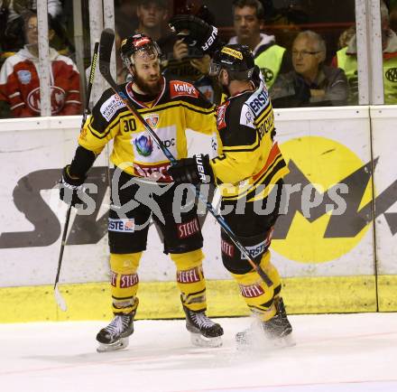 EBEL. Eishockey Bundesliga. KAC gegen 	UPC Vienna Capitals. Torjubel Kelsey Tessier, Aaron Brocklehurst, (Vienna Capitals). Klagenfurt, am 2.4.2017.
Foto: Kuess

---
pressefotos, pressefotografie, kuess, qs, qspictures, sport, bild, bilder, bilddatenbank