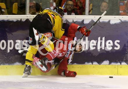 EBEL. Eishockey Bundesliga. KAC gegen 	UPC Vienna Capitals. Ziga Pance  (KAC),  Patrick Peter (Vienna Capitals). Klagenfurt, am 2.4.2017.
Foto: Kuess

---
pressefotos, pressefotografie, kuess, qs, qspictures, sport, bild, bilder, bilddatenbank