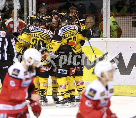 EBEL. Eishockey Bundesliga. KAC gegen 	UPC Vienna Capitals. Torjubel David Kickert, Aaron Brocklehurst, Jerry Pollastrone, Ryan McKiernan (Vienna Capitals). Klagenfurt, am 2.4.2017.
Foto: Kuess

---
pressefotos, pressefotografie, kuess, qs, qspictures, sport, bild, bilder, bilddatenbank