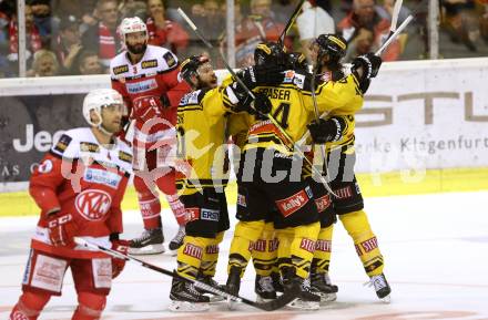 EBEL. Eishockey Bundesliga. KAC gegen 	UPC Vienna Capitals. Torjubel Jerry Pollastrone , Riley Holzapfel, Kelsey Tessier, Jamie Fraser (Vienna Capitals). Klagenfurt, am 2.4.2017.
Foto: Kuess

---
pressefotos, pressefotografie, kuess, qs, qspictures, sport, bild, bilder, bilddatenbank