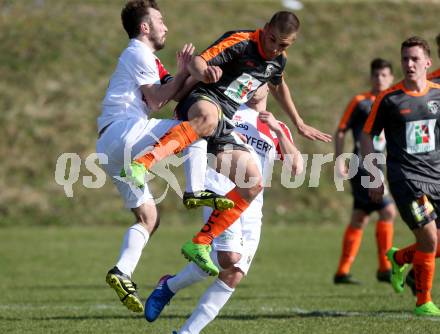 Fussball Kaerntner Liga. Maria Saal  gegen WAC Amateure. Roland Krenn (Maria Saal), Michael Augustin (WAC). Klagenfurt, am 1.4.2017.
Foto: Kuess
---
pressefotos, pressefotografie, kuess, qs, qspictures, sport, bild, bilder, bilddatenbank