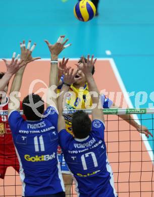AVL. DenizBank AG Volley League Men. Finale. SK Posojilnica Aich/Dob gegen Hypo Tirol VT. Anton Lukas Menner (Aich Dob),  Pedro H. Frances, Murat Yenipazar (Tirol). Bleiburg, am 6.4.2017.
Foto: Kuess
---
pressefotos, pressefotografie, kuess, qs, qspictures, sport, bild, bilder, bilddatenbank