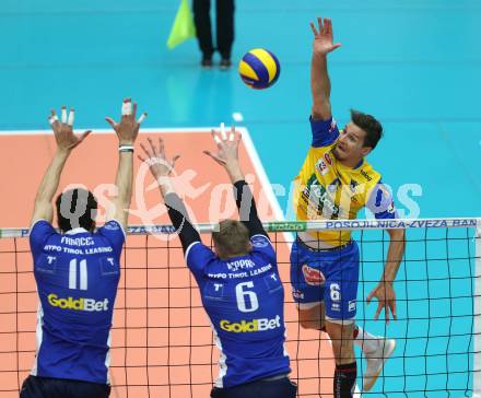 AVL. DenizBank AG Volley League Men. Finale. SK Posojilnica Aich/Dob gegen Hypo Tirol VT. Anton Lukas Menner (Aich Dob),  Pedro H. Frances, Renee Teppan (Tirol). Bleiburg, am 6.4.2017.
Foto: Kuess
---
pressefotos, pressefotografie, kuess, qs, qspictures, sport, bild, bilder, bilddatenbank