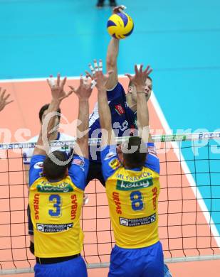 AVL. DenizBank AG Volley League Men. Finale. SK Posojilnica Aich/Dob gegen Hypo Tirol VT. Michal Hruska, Peter Mlynarcik (Aich Dob), Martti Juhkami   (Tirol). Bleiburg, am 6.4.2017.
Foto: Kuess
---
pressefotos, pressefotografie, kuess, qs, qspictures, sport, bild, bilder, bilddatenbank