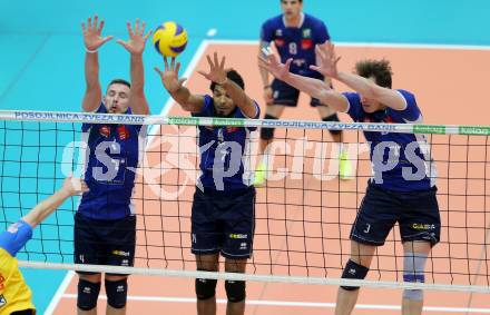 AVL. DenizBank AG Volley League Men. Finale. SK Posojilnica Aich/Dob gegen Hypo Tirol VT. Jan Krol, Douglas Duarte Da Silva, Stefan Chrtiansky (Tirol). Bleiburg, am 6.4.2017.
Foto: Kuess
---
pressefotos, pressefotografie, kuess, qs, qspictures, sport, bild, bilder, bilddatenbank