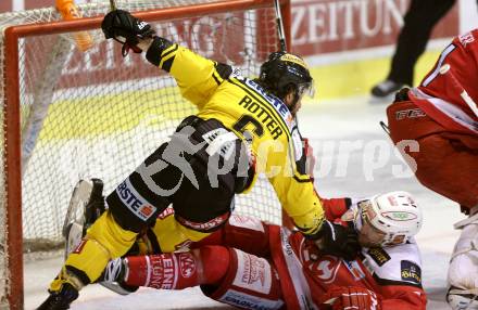 EBEL. Eishockey Bundesliga. KAC gegen 	UPC Vienna Capitals. Mark Popovic,  (KAC),  Rafael Rotter (Vienna Capitals). Klagenfurt, am 7.4.2017.
Foto: Kuess

---
pressefotos, pressefotografie, kuess, qs, qspictures, sport, bild, bilder, bilddatenbank
