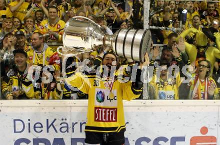 EBEL. Eishockey Bundesliga. KAC gegen 	UPC Vienna Capitals. Meisterjubel   Jerry Pollastrone (Vienna Capitals). Klagenfurt, am 7.4.2017.
Foto: Kuess

---
pressefotos, pressefotografie, kuess, qs, qspictures, sport, bild, bilder, bilddatenbank