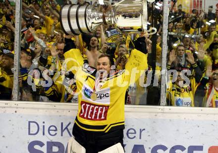 EBEL. Eishockey Bundesliga. KAC gegen 	UPC Vienna Capitals. Meisterjubel   Jean Philippe Lamoureux (Vienna Capitals). Klagenfurt, am 7.4.2017.
Foto: Kuess

---
pressefotos, pressefotografie, kuess, qs, qspictures, sport, bild, bilder, bilddatenbank