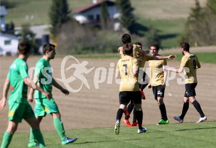 Fussball. Kaerntner Liga. Koettmannsdorf gegen Lendorf. Torjubel Christoph Pibal, Stephan Borovnik (Koettmannsdorf). Koettmannsdorf, 9.4.2017.
Foto: Kuess
---
pressefotos, pressefotografie, kuess, qs, qspictures, sport, bild, bilder, bilddatenbank
