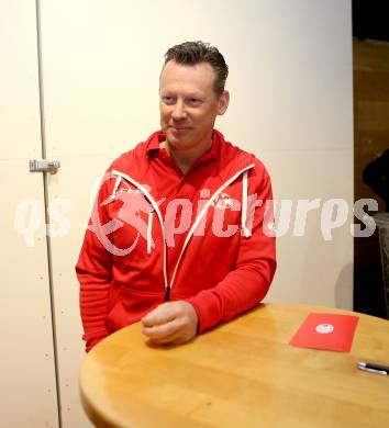EBEL. Eishockey Bundesliga. Saisonabschlussfeier KAC. Autogrammstunde. Mike Pellegrims. Klagenfurt, am 11.4.2017.
Foto: Kuess
---
pressefotos, pressefotografie, kuess, qs, qspictures, sport, bild, bilder, bilddatenbank