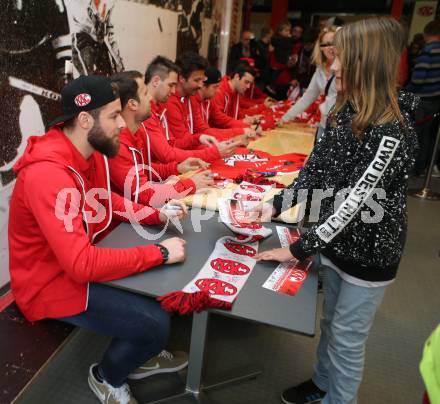 EBEL. Eishockey Bundesliga. Saisonabschlussfeier KAC. Autogrammstunde.  Fan. Klagenfurt, am 11.4.2017.
Foto: Kuess
---
pressefotos, pressefotografie, kuess, qs, qspictures, sport, bild, bilder, bilddatenbank