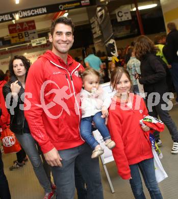 EBEL. Eishockey Bundesliga. Saisonabschlussfeier KAC. Autogrammstunde. Mark Popovic. Klagenfurt, am 11.4.2017.
Foto: Kuess
---
pressefotos, pressefotografie, kuess, qs, qspictures, sport, bild, bilder, bilddatenbank