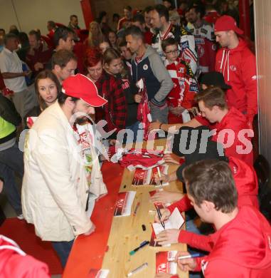 EBEL. Eishockey Bundesliga. Saisonabschlussfeier KAC. Autogrammstunde. Fans. Klagenfurt, am 11.4.2017.
Foto: Kuess
---
pressefotos, pressefotografie, kuess, qs, qspictures, sport, bild, bilder, bilddatenbank