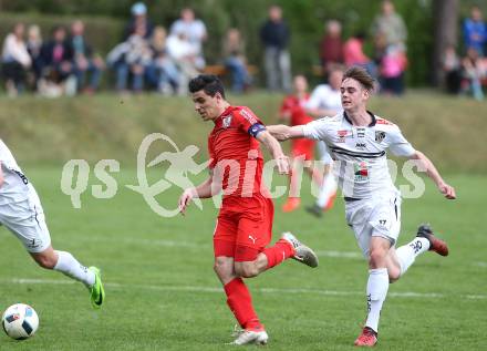 Fussball Kaerntner Liga. ATUS Ferlach gegen WAC Amateure. Lukas Jaklitsch (Ferlach), Moritz Leitner (WAC). Ferlach, am 13.4.2017.
Foto: Kuess
---
pressefotos, pressefotografie, kuess, qs, qspictures, sport, bild, bilder, bilddatenbank