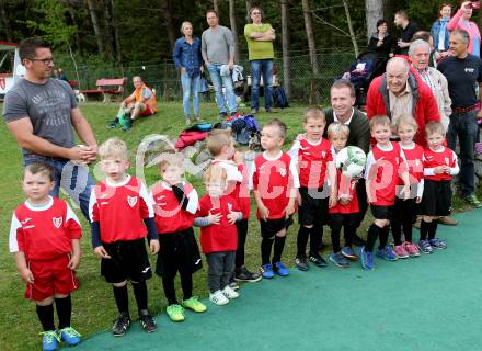 Fussball Kaerntner Liga. ATUS Ferlach gegen WAC Amateure. Klaus Mitterdorfer, Buergermeister Ingo Appe. Ferlach, am 13.4.2017.
Foto: Kuess
---
pressefotos, pressefotografie, kuess, qs, qspictures, sport, bild, bilder, bilddatenbank