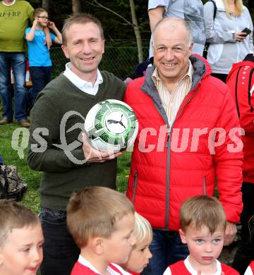 Fussball Kaerntner Liga. ATUS Ferlach gegen WAC Amateure. Klaus Mitterdorfer, Buergermeister Ingo Appe. Ferlach, am 13.4.2017.
Foto: Kuess
---
pressefotos, pressefotografie, kuess, qs, qspictures, sport, bild, bilder, bilddatenbank