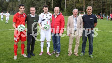 Fussball Kaerntner Liga. ATUS Ferlach gegen WAC Amateure. Lukas jaklitsch, (Ferlach) Klaus Mitterdorfer, Sandro Widni, (WAC), Buergermeister Ingo Appe. Ferlach, am 13.4.2017.
Foto: Kuess
---
pressefotos, pressefotografie, kuess, qs, qspictures, sport, bild, bilder, bilddatenbank