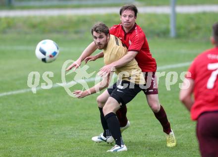 Fussball Kaerntner Liga. Lind gegen Koettmannsdorf.  David Obweger, (Lind), Jakob Orgonyi  (Koettmannsdorf). Lind, am 15.4.2017.
Foto: Kuess
---
pressefotos, pressefotografie, kuess, qs, qspictures, sport, bild, bilder, bilddatenbank