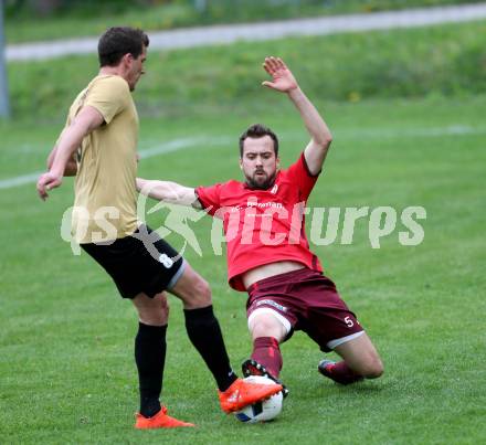 Fussball Kaerntner Liga. Lind gegen Koettmannsdorf. Petar Cumbo, (Lind),  Christoph Pibal  (Koettmannsdorf). Lind, am 15.4.2017.
Foto: Kuess
---
pressefotos, pressefotografie, kuess, qs, qspictures, sport, bild, bilder, bilddatenbank