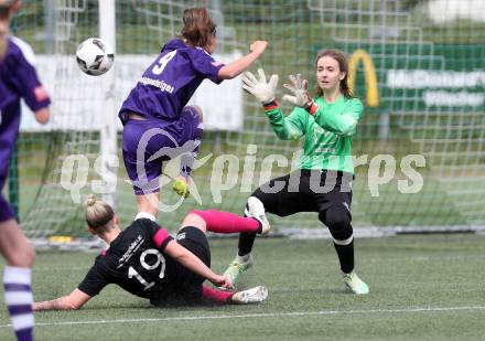 Fussball. Frauen. 2. Liga Ost Sued. Carinthians Spittal gegen FC Feldkirchen/SV Magdalensberg. Stefanie Grossgasteiger (Spittal),  Hannah Madrian, Stefanie Huber (Feldkirchen/SV Magdalensberg). Spittal, am 16.4.2017.
Foto: Kuess
---
pressefotos, pressefotografie, kuess, qs, qspictures, sport, bild, bilder, bilddatenbank