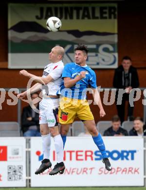 Fussball Kaerntner Liga. SAK gegen Bleiburg. Christian Dlopst,  (SAK),  Daniel Horst Ramsauer (Bleiburg). Welzenegg, am 21.4.2017.
Foto: Kuess
---
pressefotos, pressefotografie, kuess, qs, qspictures, sport, bild, bilder, bilddatenbank