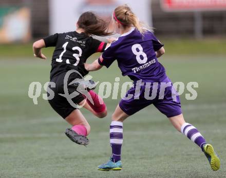 Fussball. Frauen. 2. Liga Ost Sued. Carinthians Spittal gegen FC Feldkirchen/SV Magdalensberg. Lena Thalmann,  (Spittal), Celine Arthofer (Feldkirchen/SV Magdalensberg). Spittal, am 16.4.2017.
Foto: Kuess
---
pressefotos, pressefotografie, kuess, qs, qspictures, sport, bild, bilder, bilddatenbank